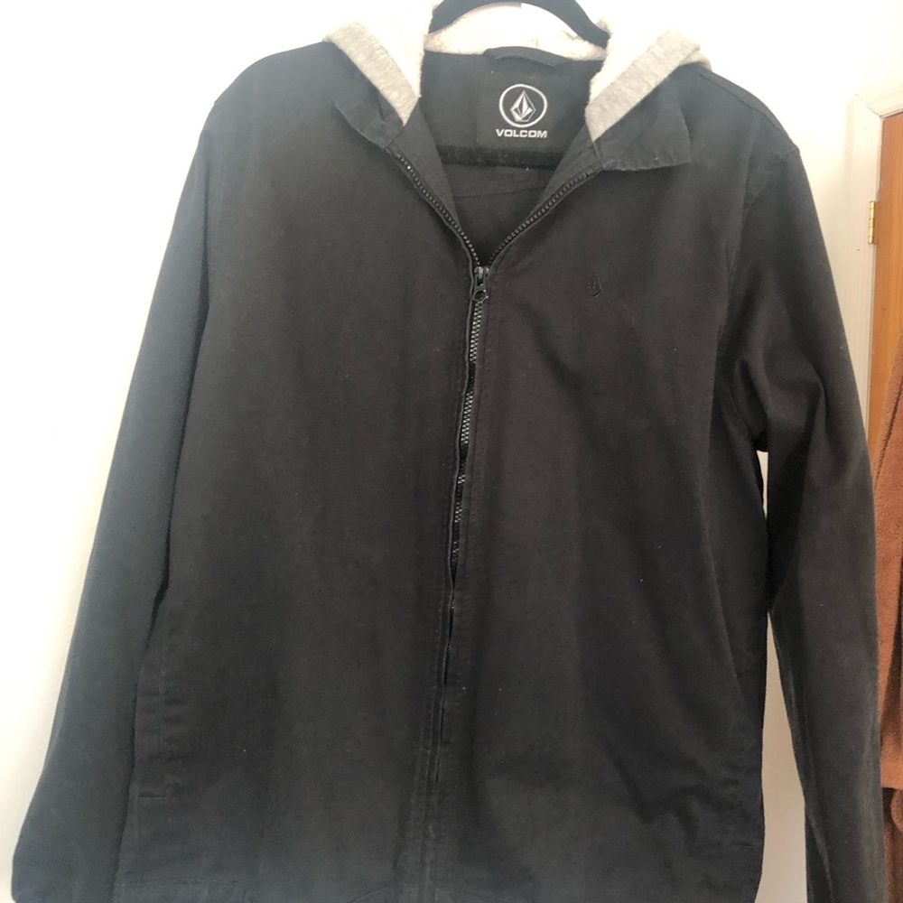 Volcom Men’s Black Jacket with Light Gray Hood Lining